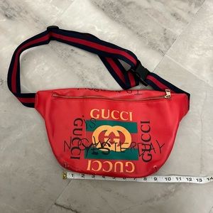 ***NOT AUTHENTIC *** Fanny Pack